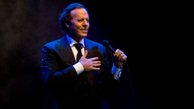 Spanish singer Julio Iglesias performed during a concert in Mexico in 2009. The popular singer will return to El Paso after a long break.
