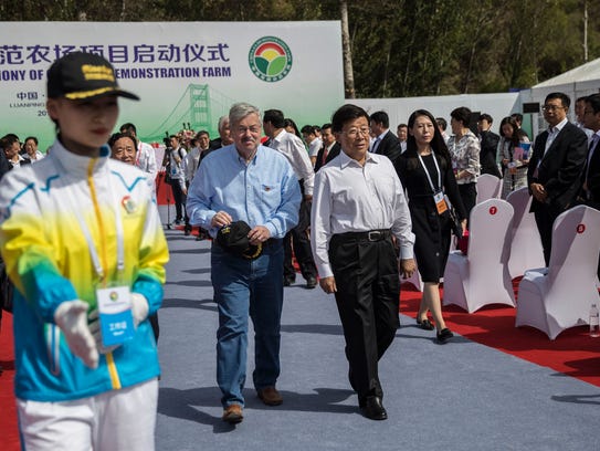 Ambassador Terry Branstad and Hebei Party Secretary,