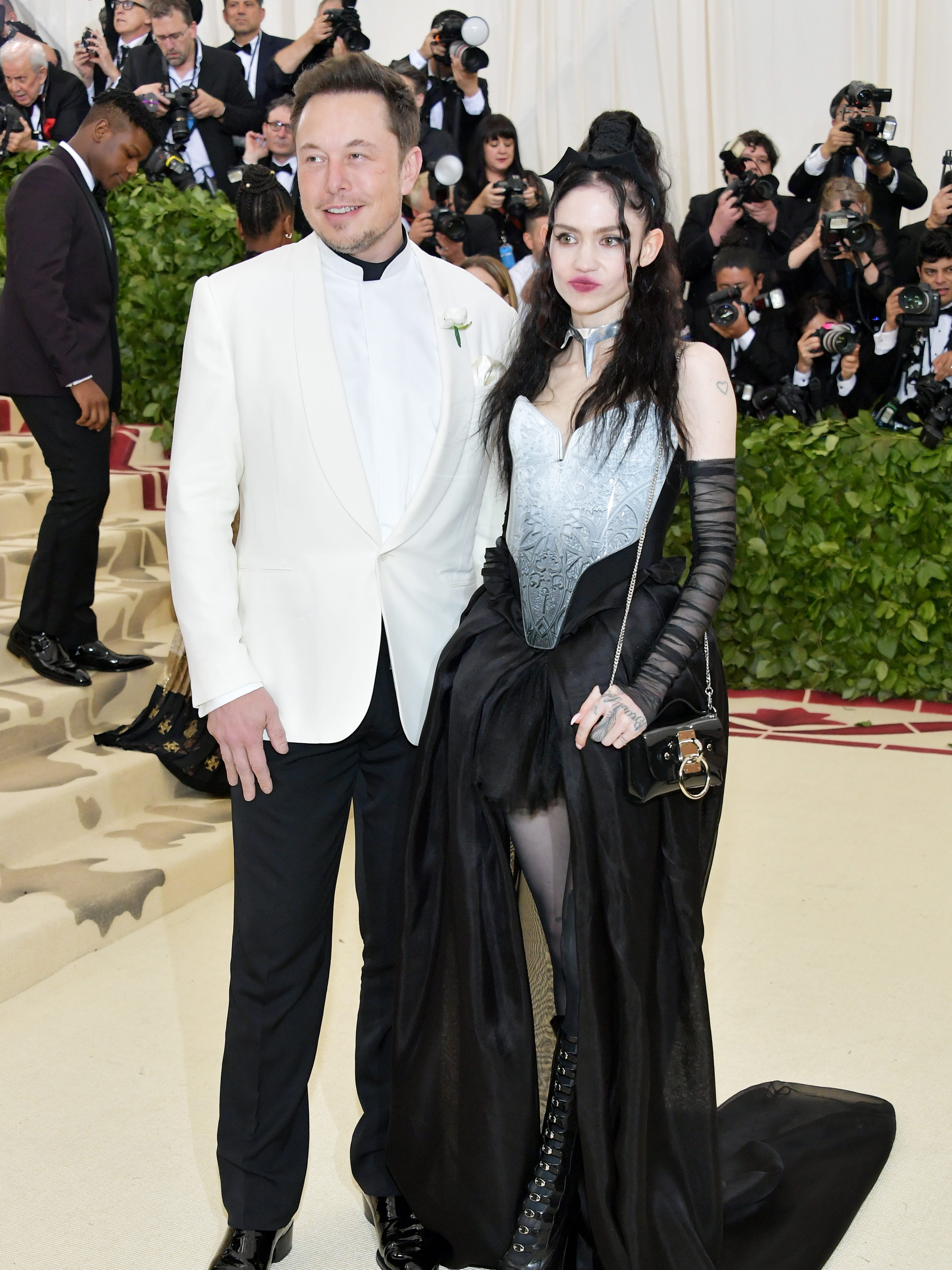 Met Gala Elon Musk And Grimes Make Red Carpet Debut As A Couple