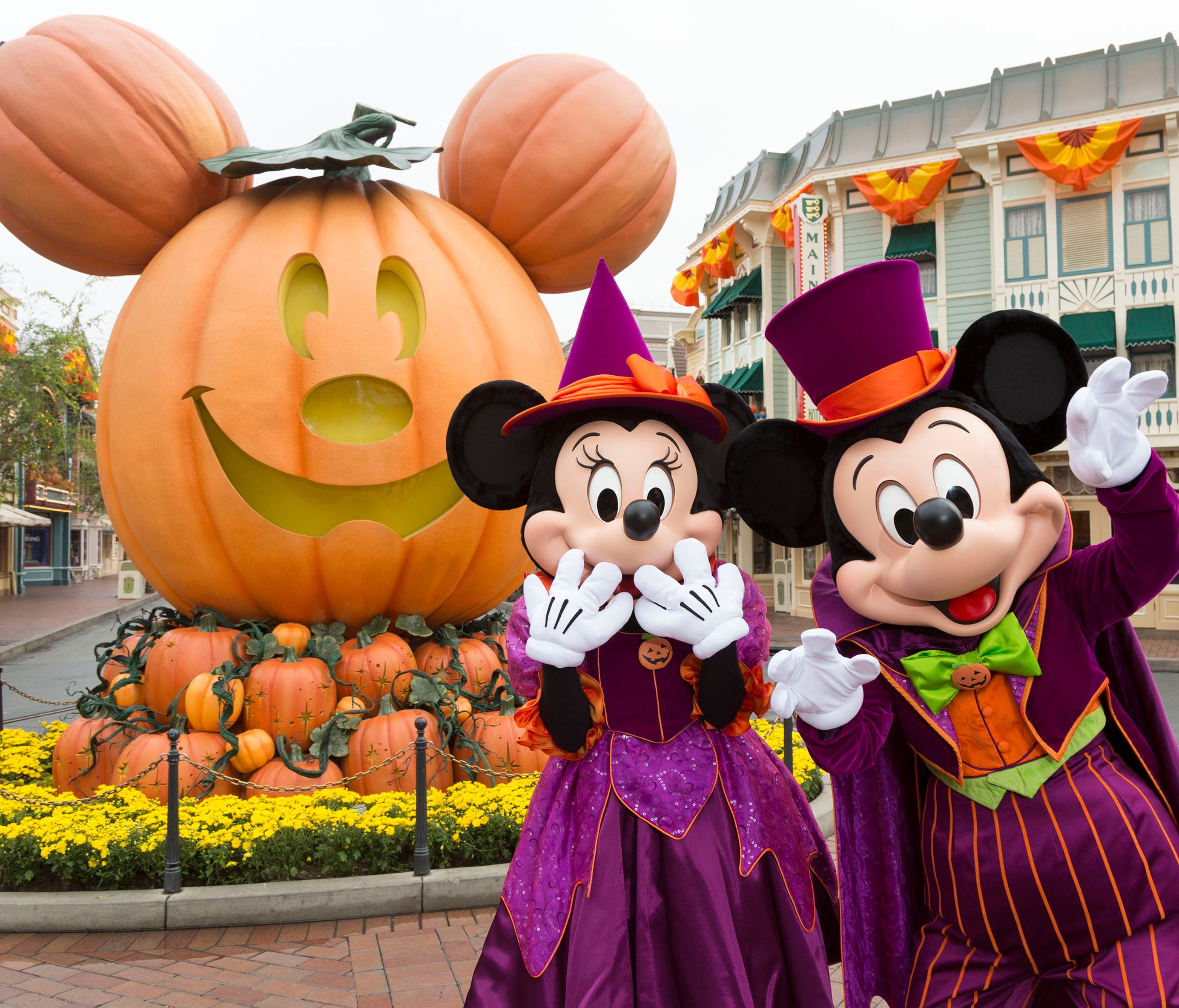 MICKEY MOUSE AND MINNIE MOUSE CELEBRATE HALLOWEEN TIME (ANAHEIM, Calif.) –– During Halloween Time at the Disneyland Resort, guests will encounter beloved characters dressed in fun seasonal costumes, including Mickey Mouse and Minnie Mouse. The Hallow