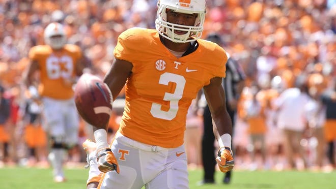 Tennessee wide receiver Josh Malone (3) misses a pass during the game against Ohio on Saturday, September 17, 2016 