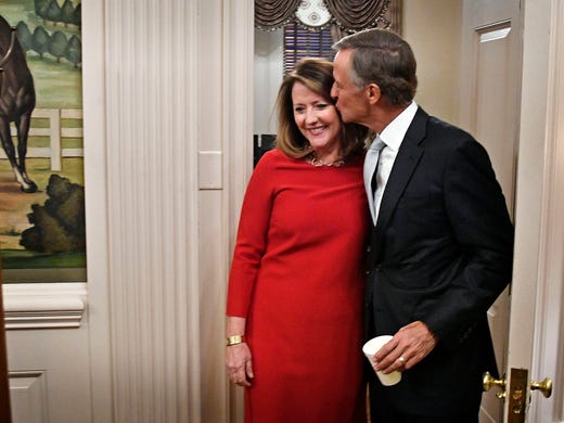 Governor Bill Haslam gives a kiss to his wife Crissy