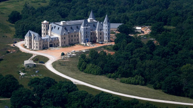 Pensmore, massive mansion near Ozark, continues construction