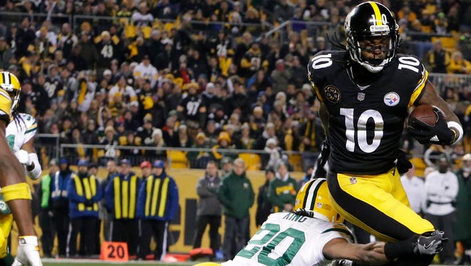 Pittsburgh Steelers wide receiver Martavis Bryant (10) is tripped up by Green Bay Packers cornerback Kevin King (20) during the the first quarter of their game Sunday, November 26, 2017 at Heinz Field in Pittsburgh, Pa.