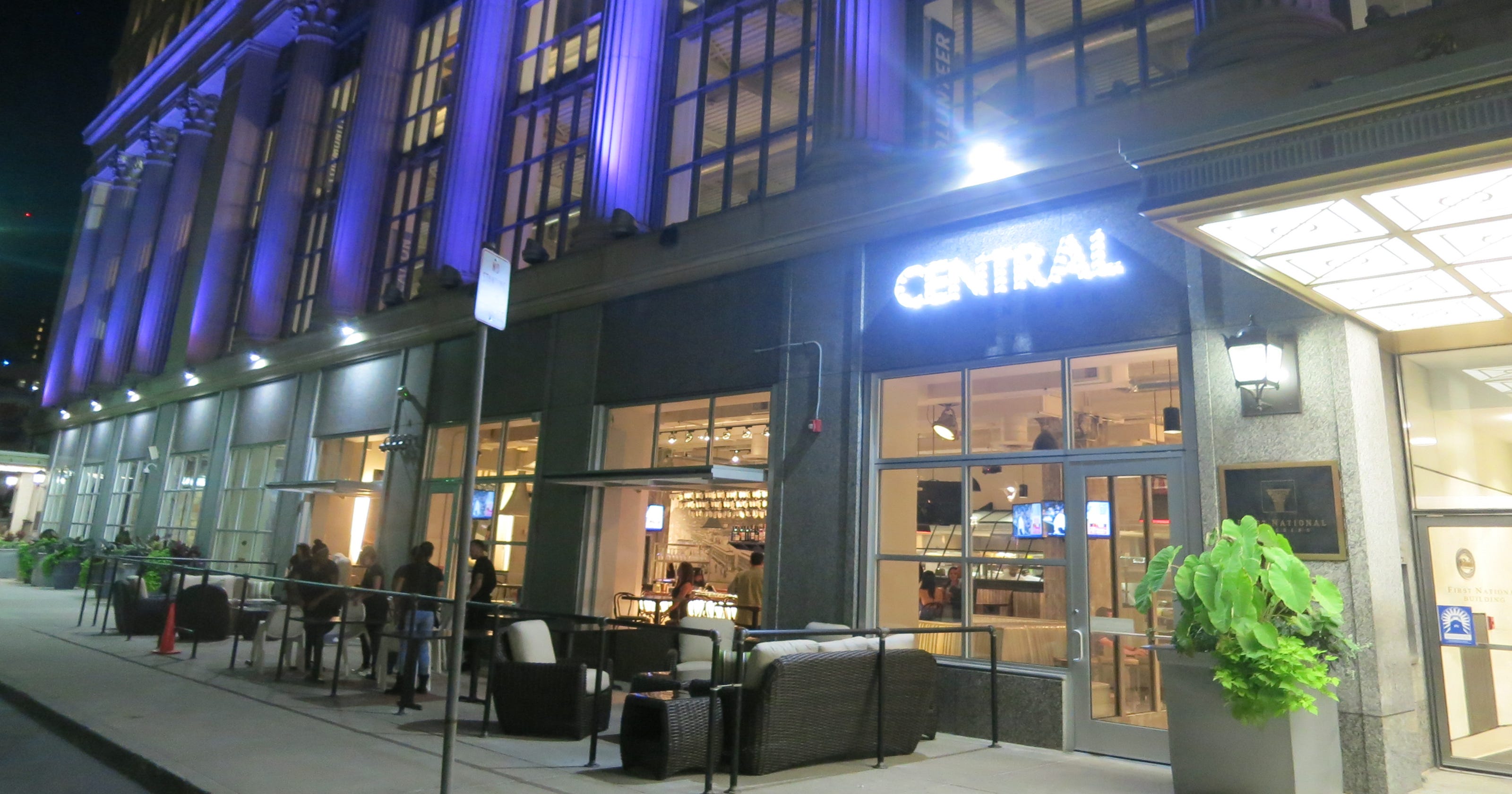 Central Kitchen Bar Opens Monday In Detroit Overlooking Cadillac