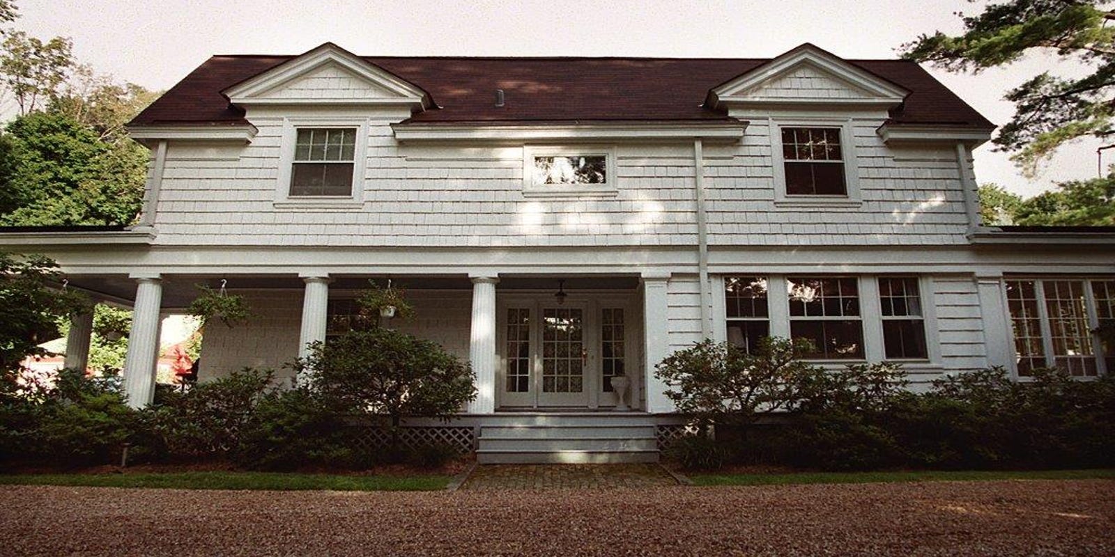 Bill and Hillary Clinton's home 5 things to know