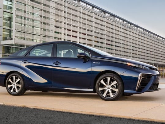 2016_toyota_mirai_fuel_cell_vehicle_004_large.jpg