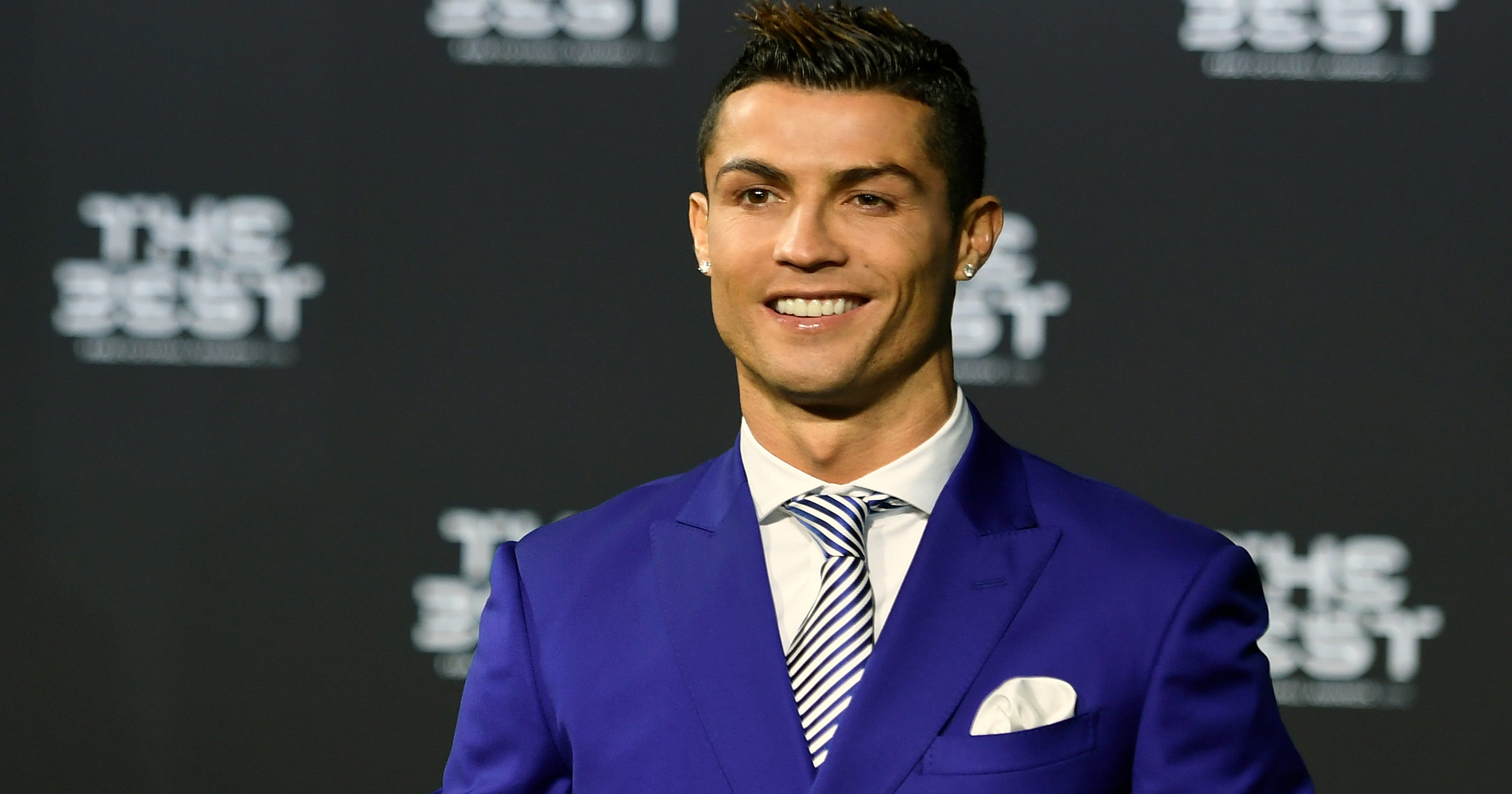 Cristiano Ronaldo wins FIFA best player award for 4th time