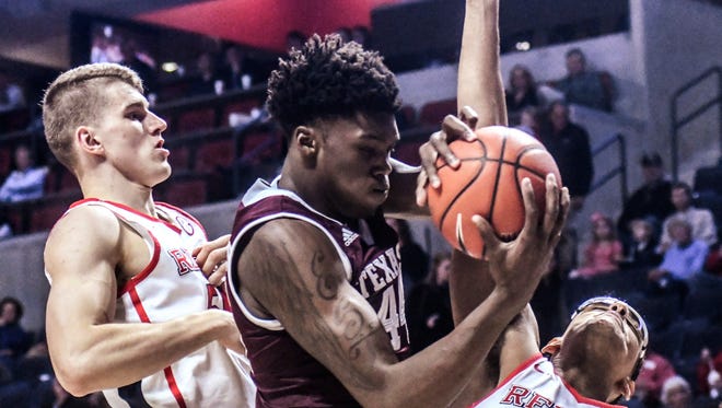 Texas A&M forward Robert Williams (44) prolonged the Rebels' rebounding troubles on Wednesday.