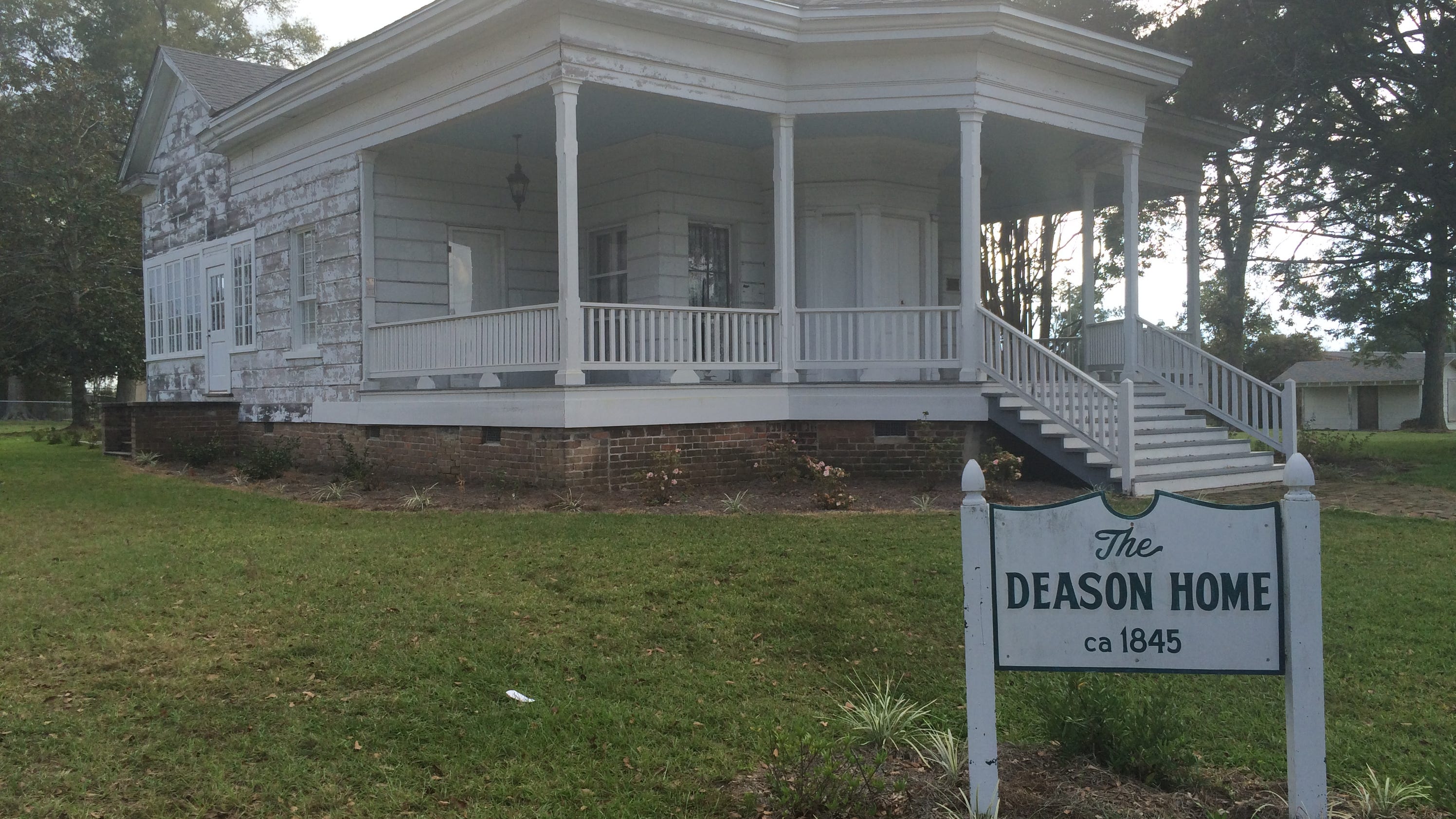 Reports Spirits speak at Ellisville's Deason Home