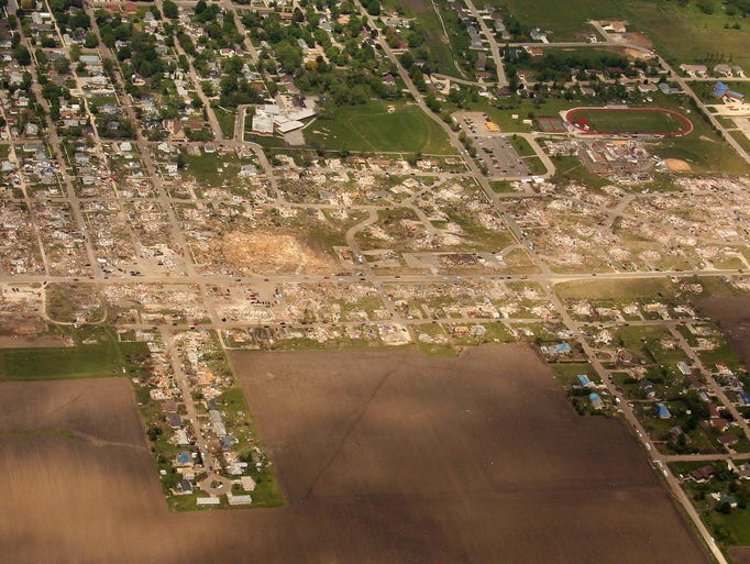 48 Photos Parkersburg Tornado, 8 Years later