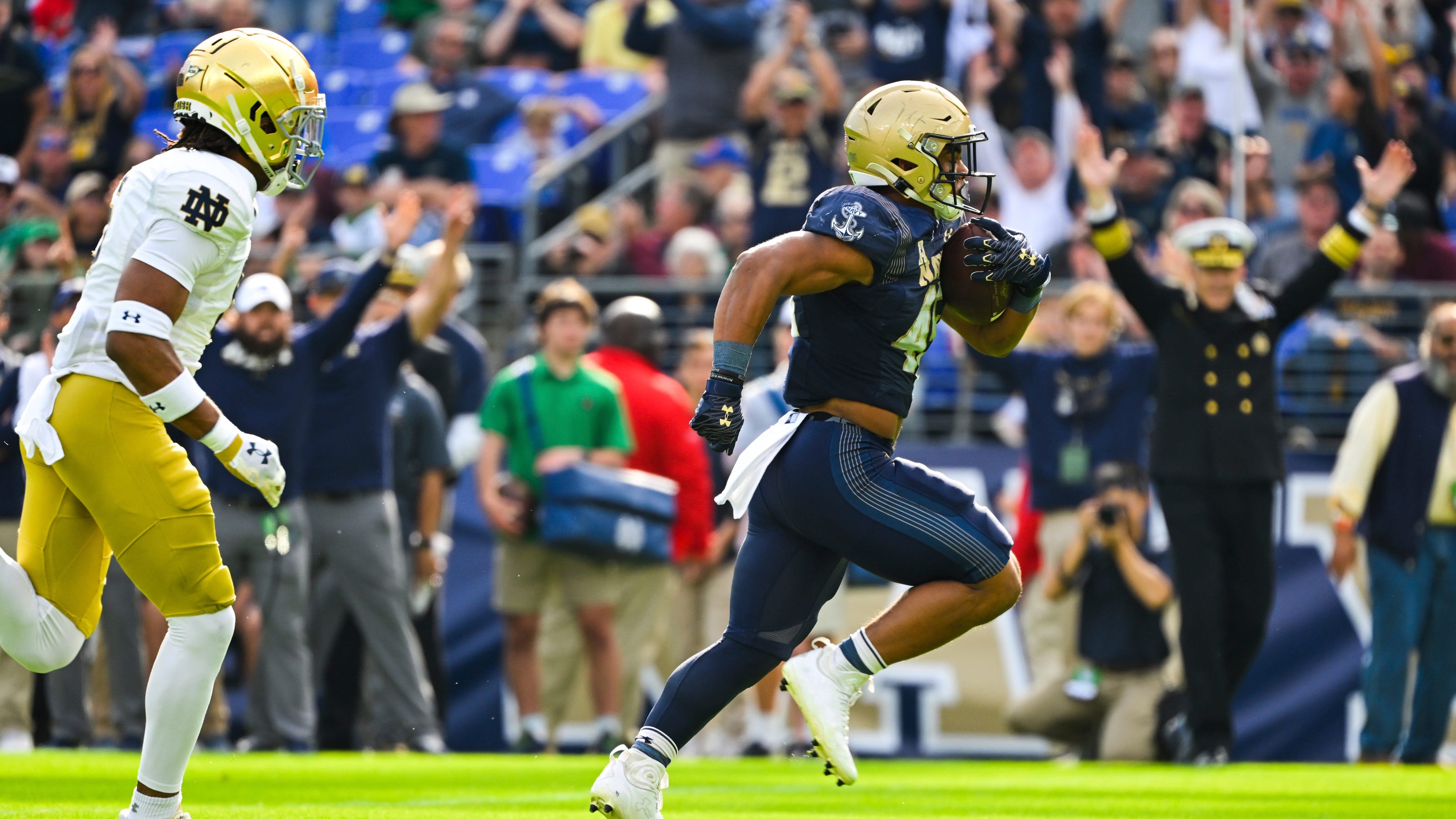 Lenzy makes super catch as No. 20 Notre Dame tops Navy 35-32