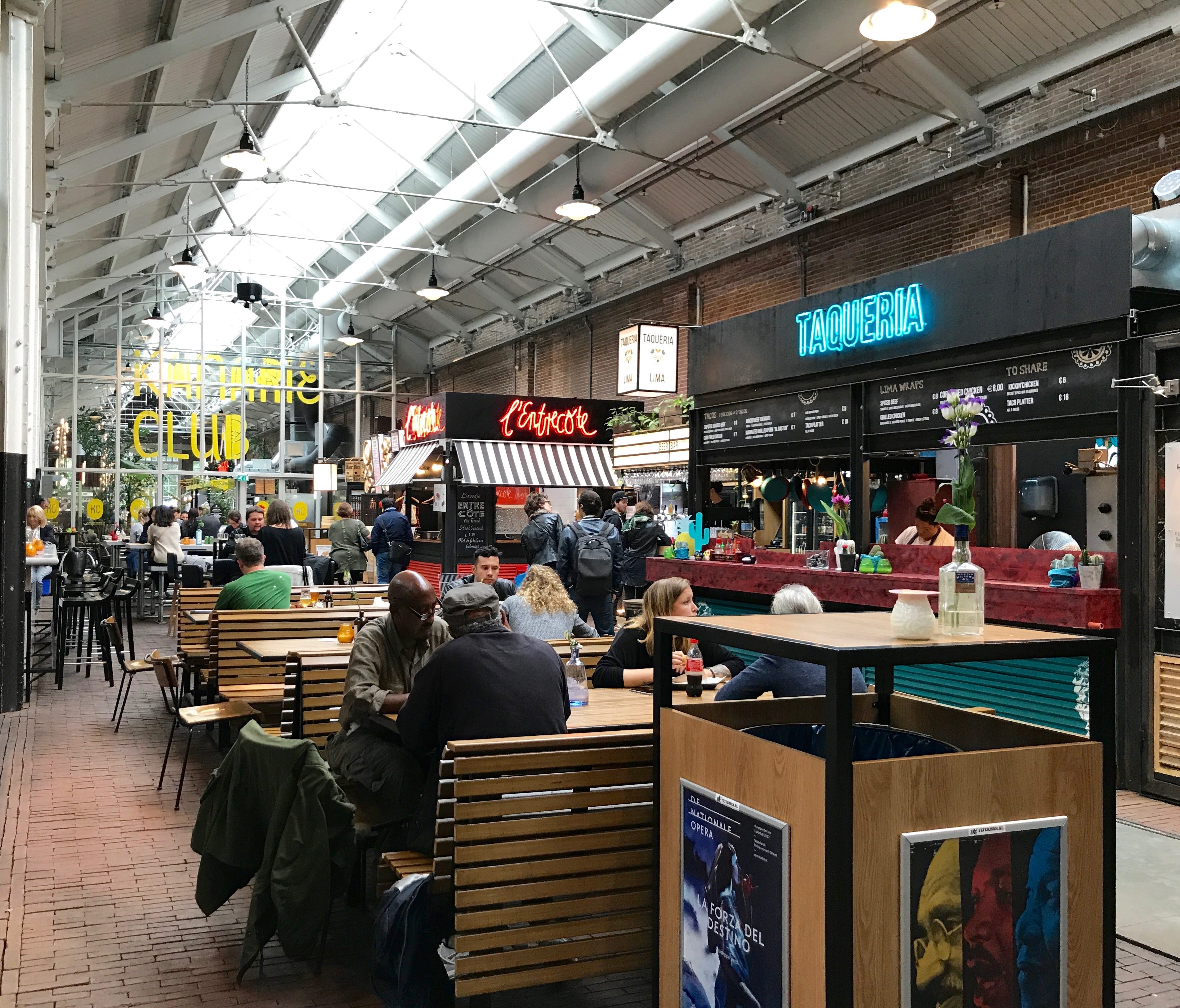 For those with other cravings, there are stands dedicated to tacos, hot dogs, Mediterranean cuisine, vegetable-based dishes, pork, seafood, Indian street food, French pastries and steak.