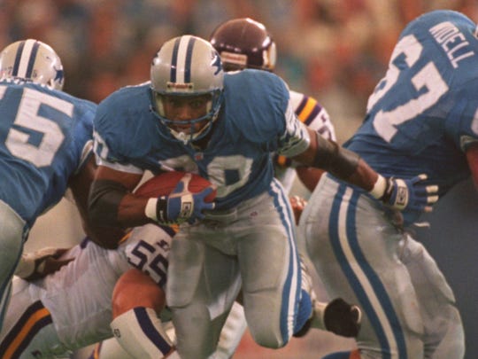 Barry Sanders runs against the Vikings at the Pontiac Silverdome on Nov. 25, 1995.