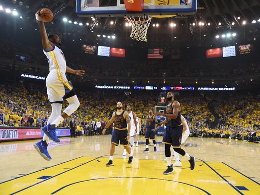 Kevin Durant dunks in the first half of Game 1.