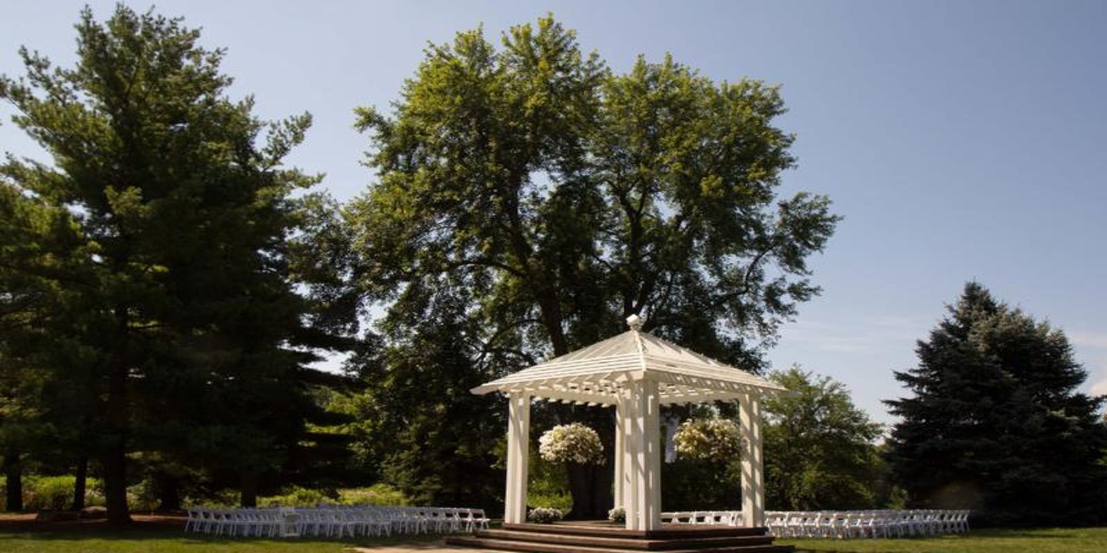 Outdoor Weddings In Indiana Offer Rustic Casual Charm