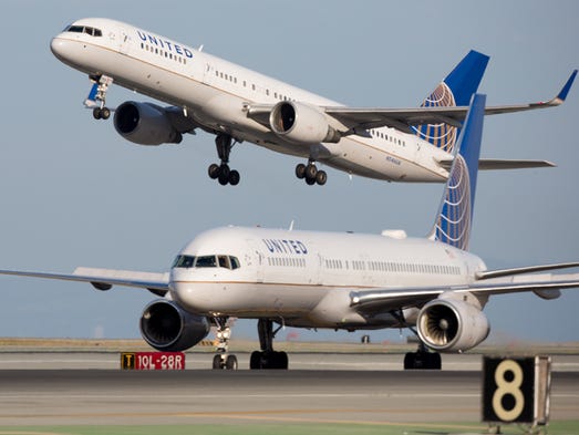 United Airlines Boeing 757s trade places during San Francisco