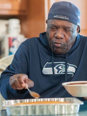 Marshawn Lynch's grandfather, Leron Lynch, makes a lemon cake for the Seahawks running back.
