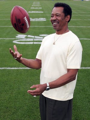 Legendary Detroit Lions tight end Charlie Sanders has died. He was 68.