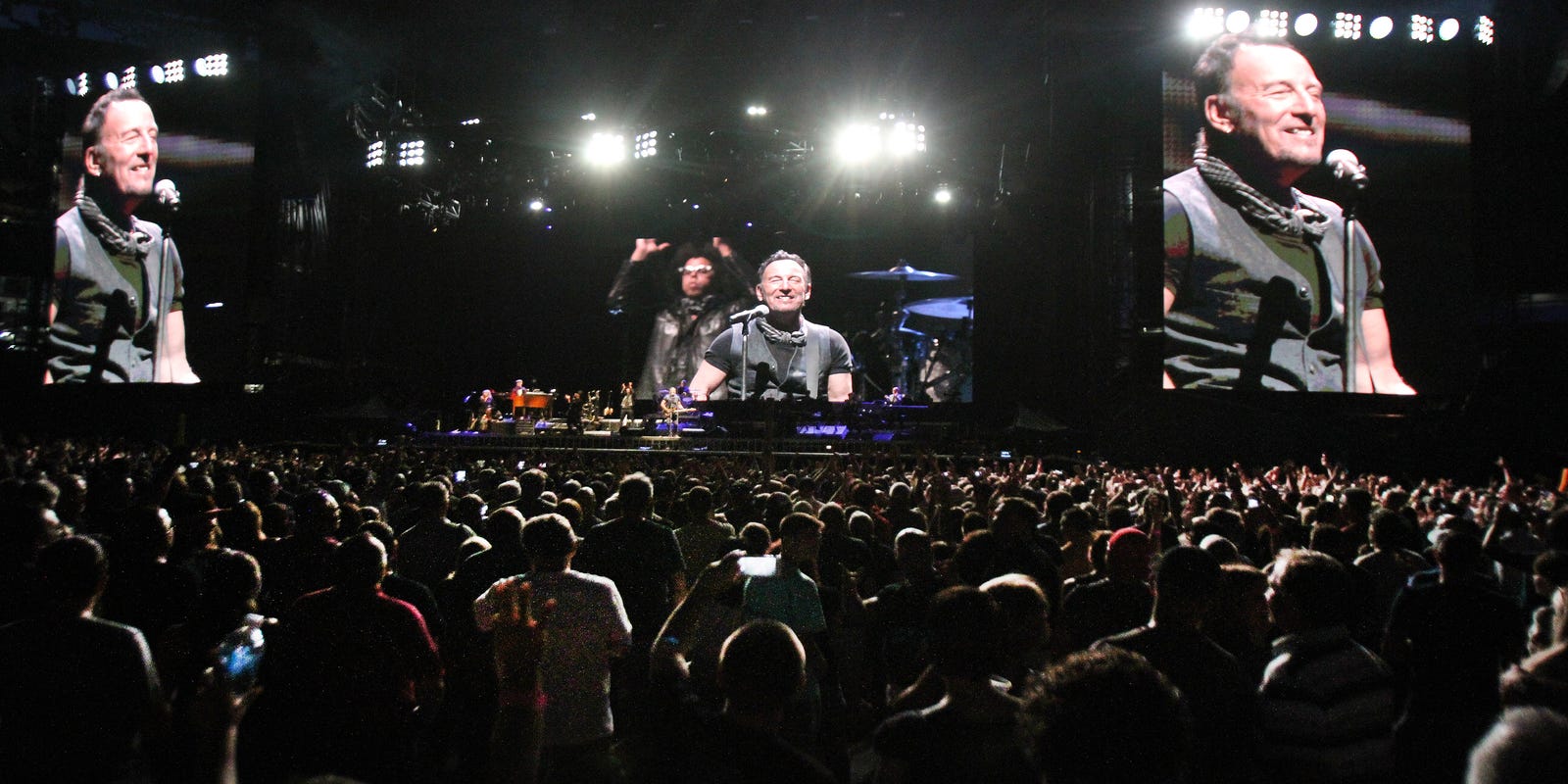 Review Bruce Springsteen S Shore Magic At Metlife