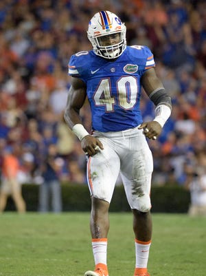 21-Detroit Lions: LB Jarrad Davis, Florida - The Lions have a decision to make at 21, whether to continue trying to build an elite offense with a player like Ross, Njoku (if he falls) or a running back, or whether to finally get help for their thin defense. Davis is an excellent athlete who would step in as a Day 1 starter at weakside linebacker and has the leadership traits the Lions adore. No change from my last mock.