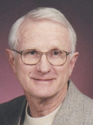 Stanley Denton Elberson, 87, died in his sleep March 16, 2015 in Ft Collins, CO.