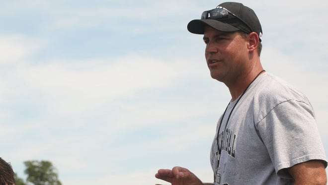 FREELANCECoach Mike Sawchuk (cq) 40, of Canton, talks tothe Plymouth Wildcats after a scrimmage practice in Canton Saturday August 11, 2007.HEATHER ROUSSEAU / Special to the Free Press