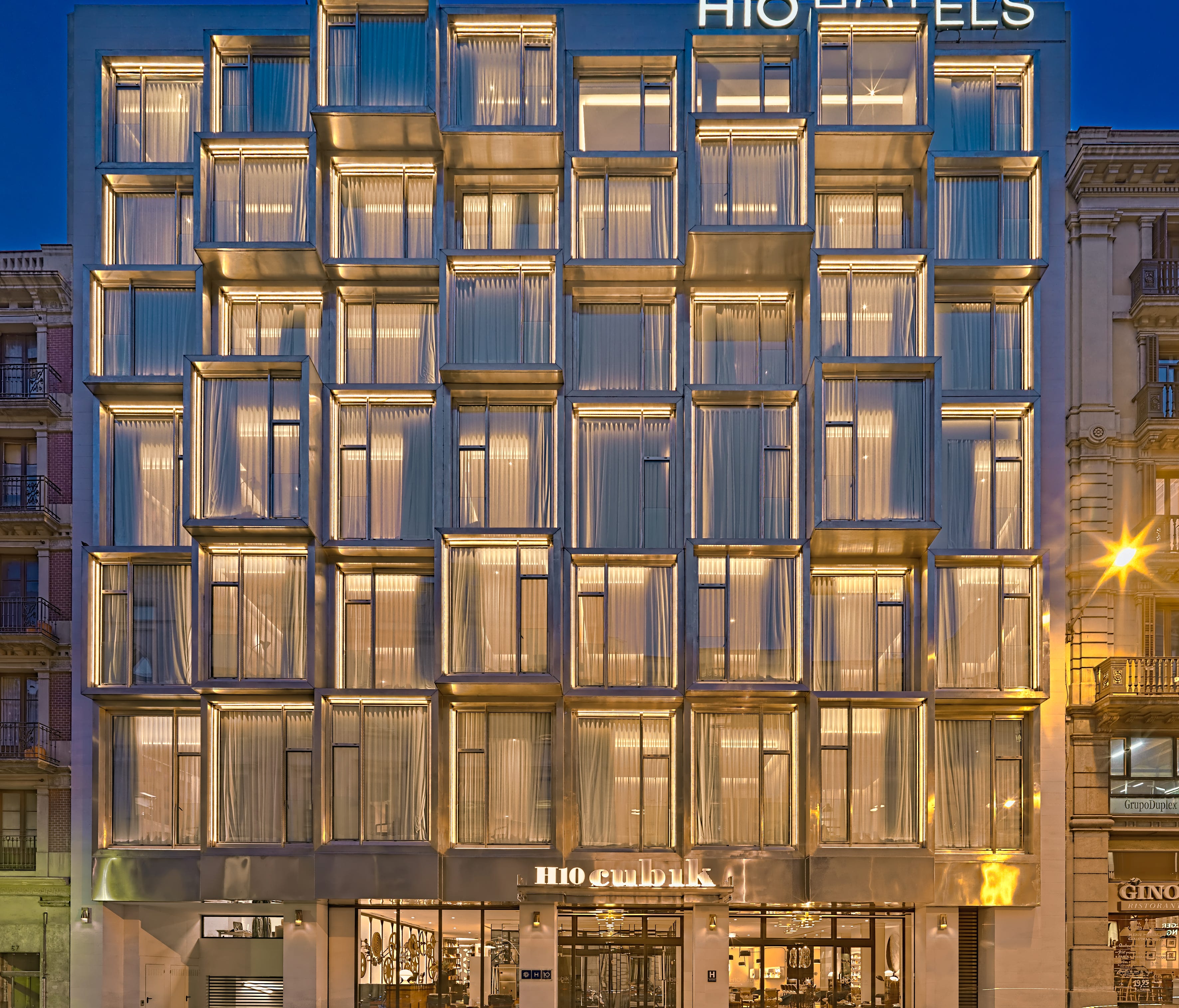 H10 Cubik is the 19th best reviewed hotel in Barcelona, according to Booking.com.