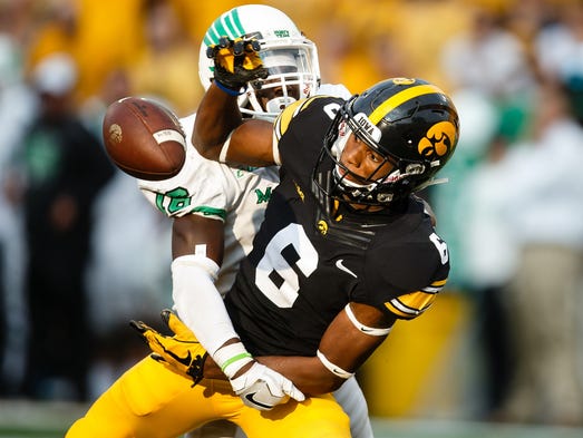 Iowa's Ihmir Smith-Marsette (6) can't come up with