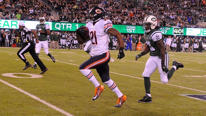 Chicago Bears strong safety Ryan Mundy (21) runs back an interception for a touchdown as New York Jets running back Chris Johnson (21) chases during the first quarter at MetLife Stadium.