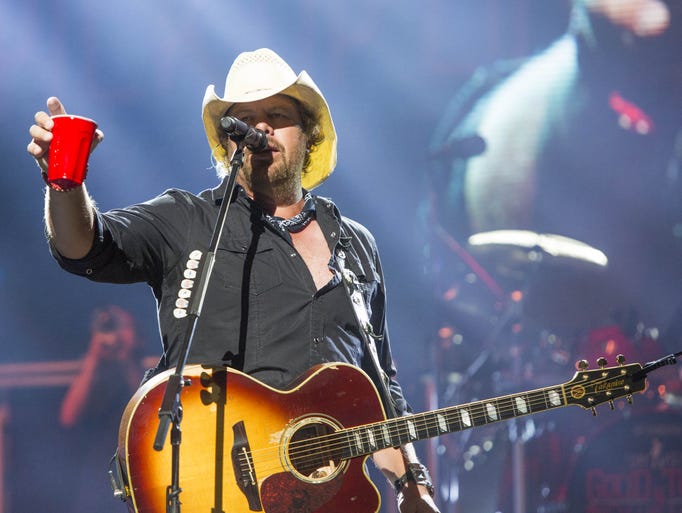 Toby Keith brings Ford trucks, red Solo Cups to Phoenix