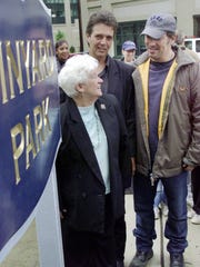 Bruce Springsteen [right) with Tex's Vinyard's widow,