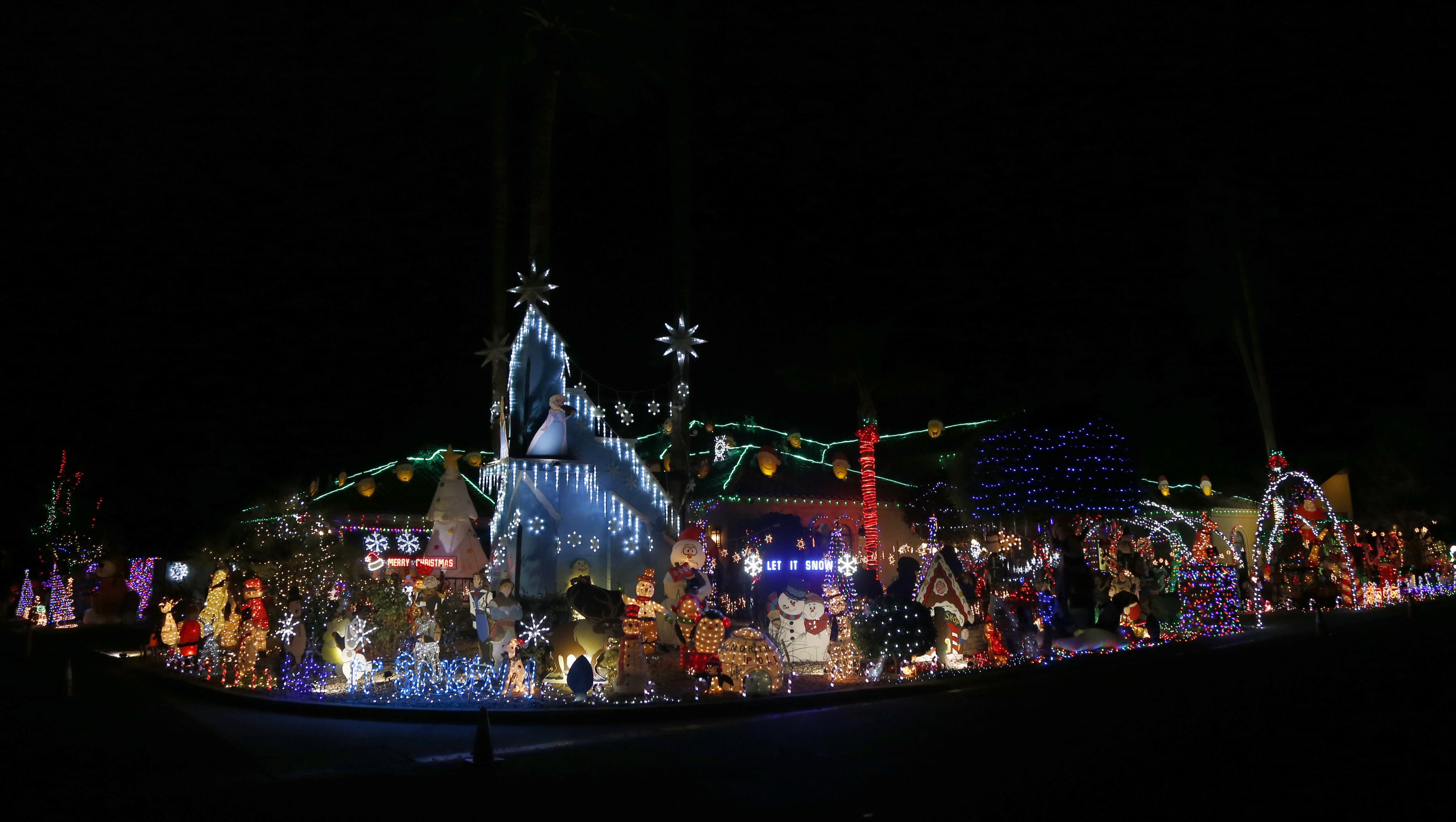 See Phoenix House On Abc S Great Christmas Light Fight Tv Show