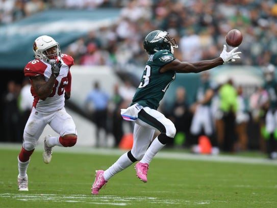 Eagles wide receiver Nelson Agholor catches a ball