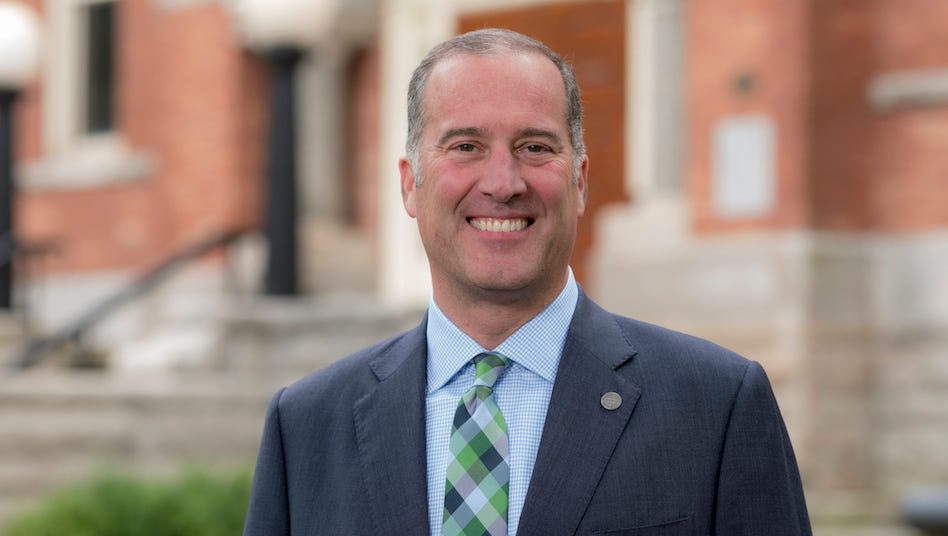 St. Norbert College faculty demand new contract for Brian Bruess