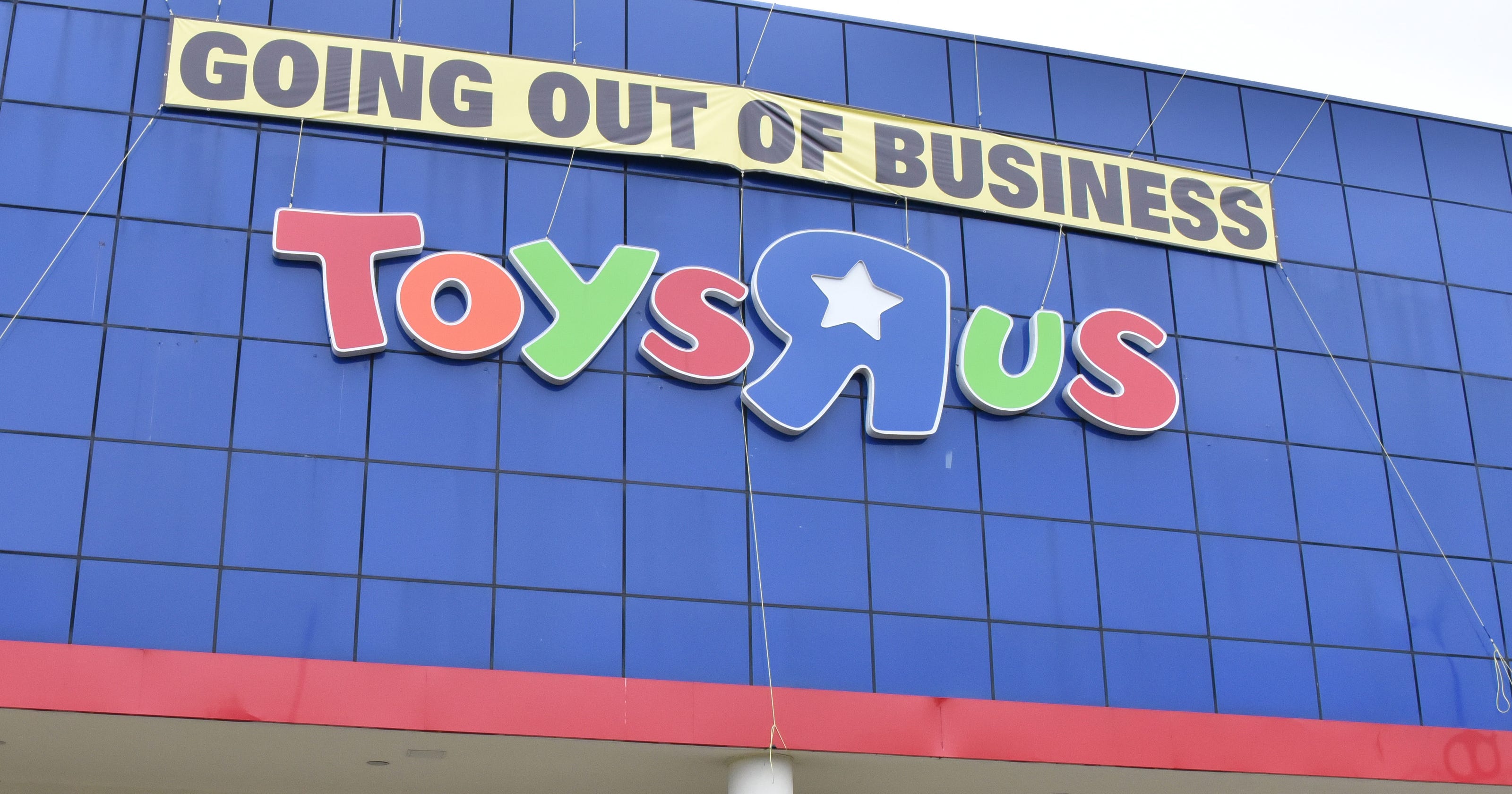 Toys R Us Coming Back This Holiday Season Opening Store In Paramus