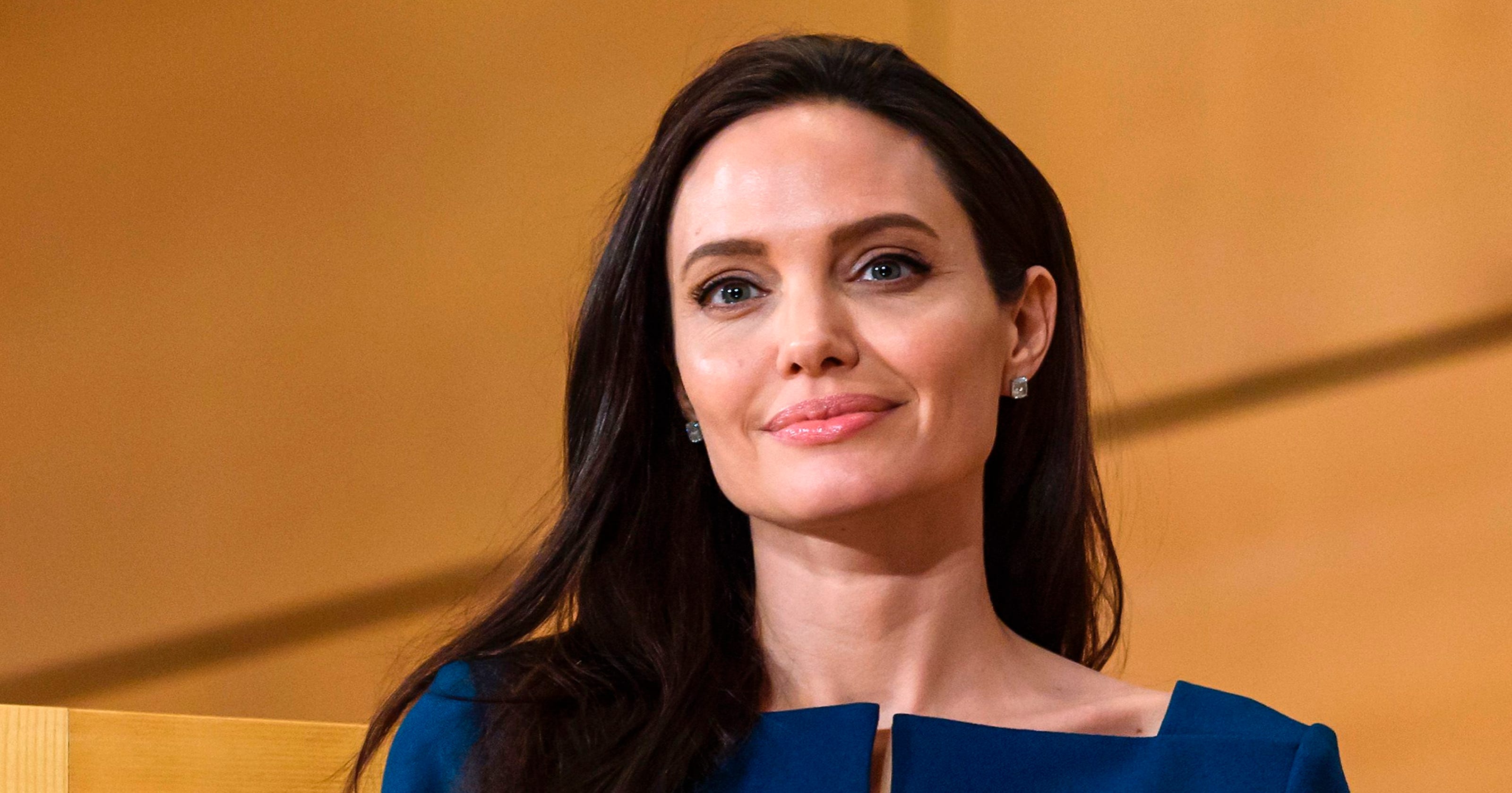 Angelina Jolie reveals Bell's Palsy diagnosis, breaks silence on Pitt3200 x 1680