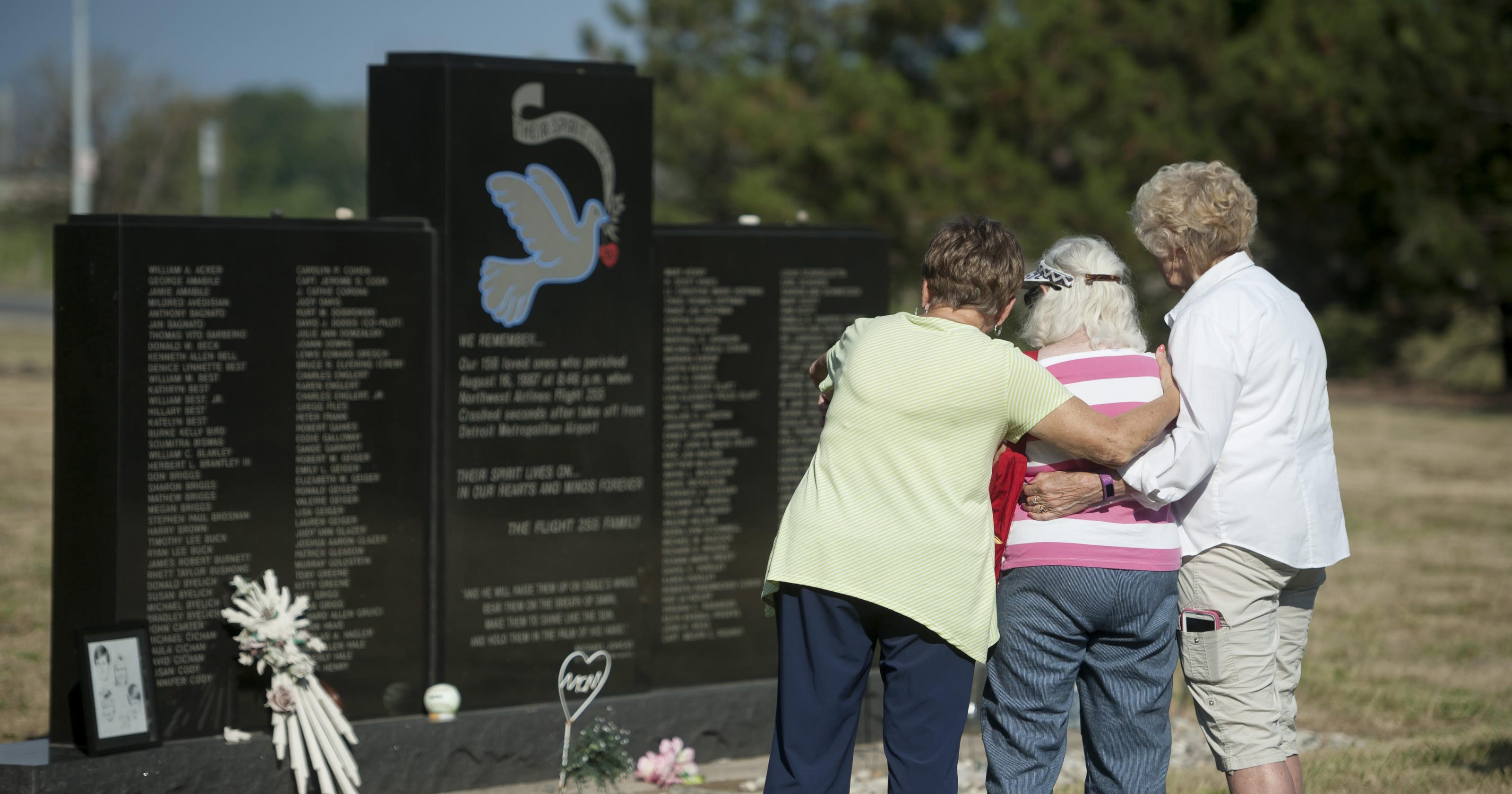 Flight 255 bonds victims’ families, 30 years later