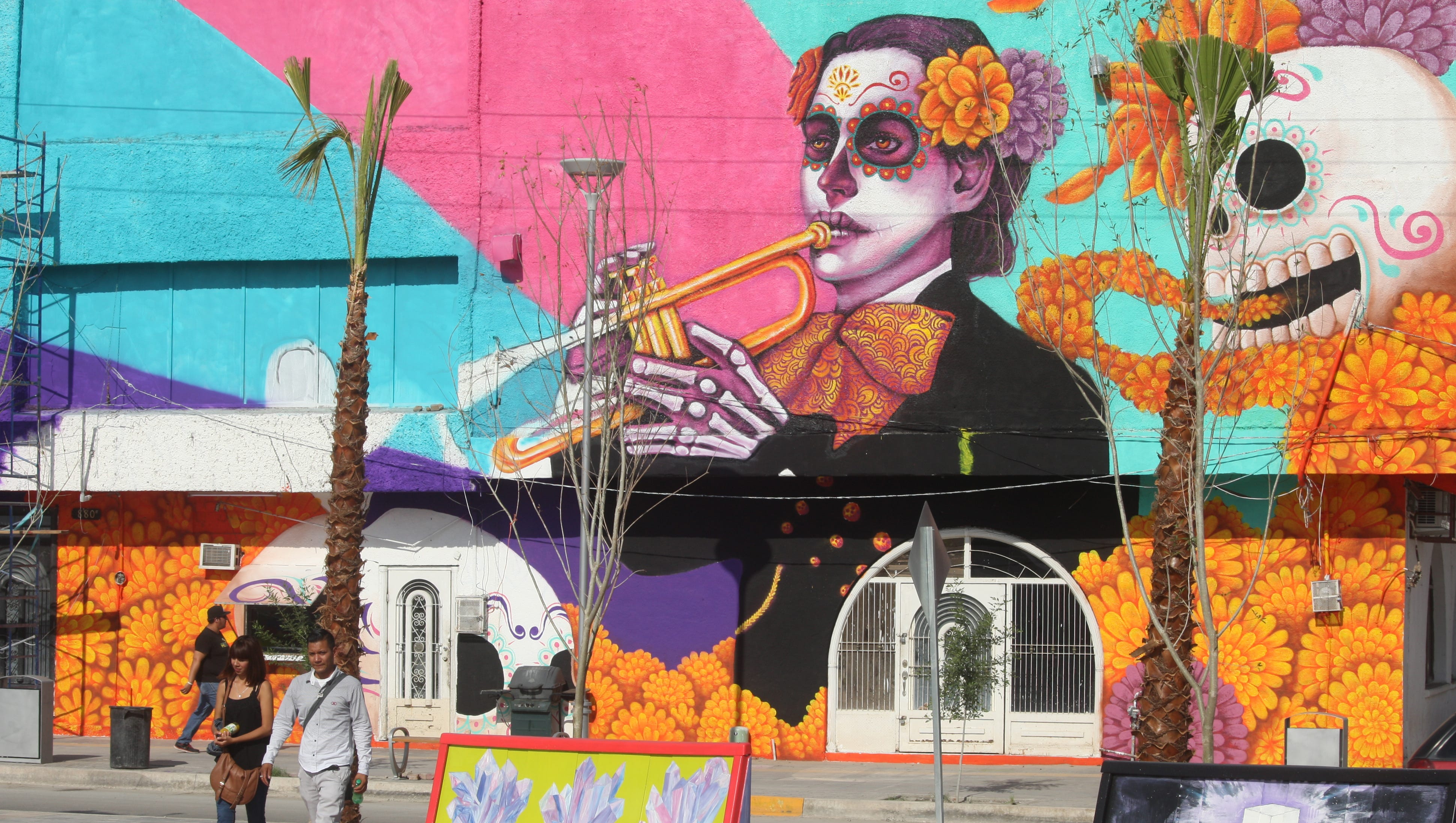 Pick up blade optager parti Juarez's 'Mariscal' red-light district transformed