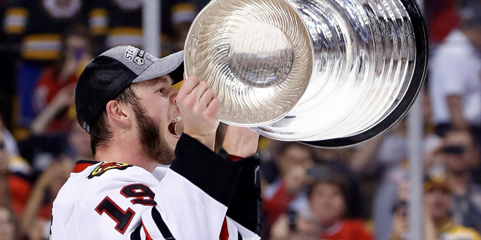 Blackhawks' lastminute rally wins Stanley Cup title