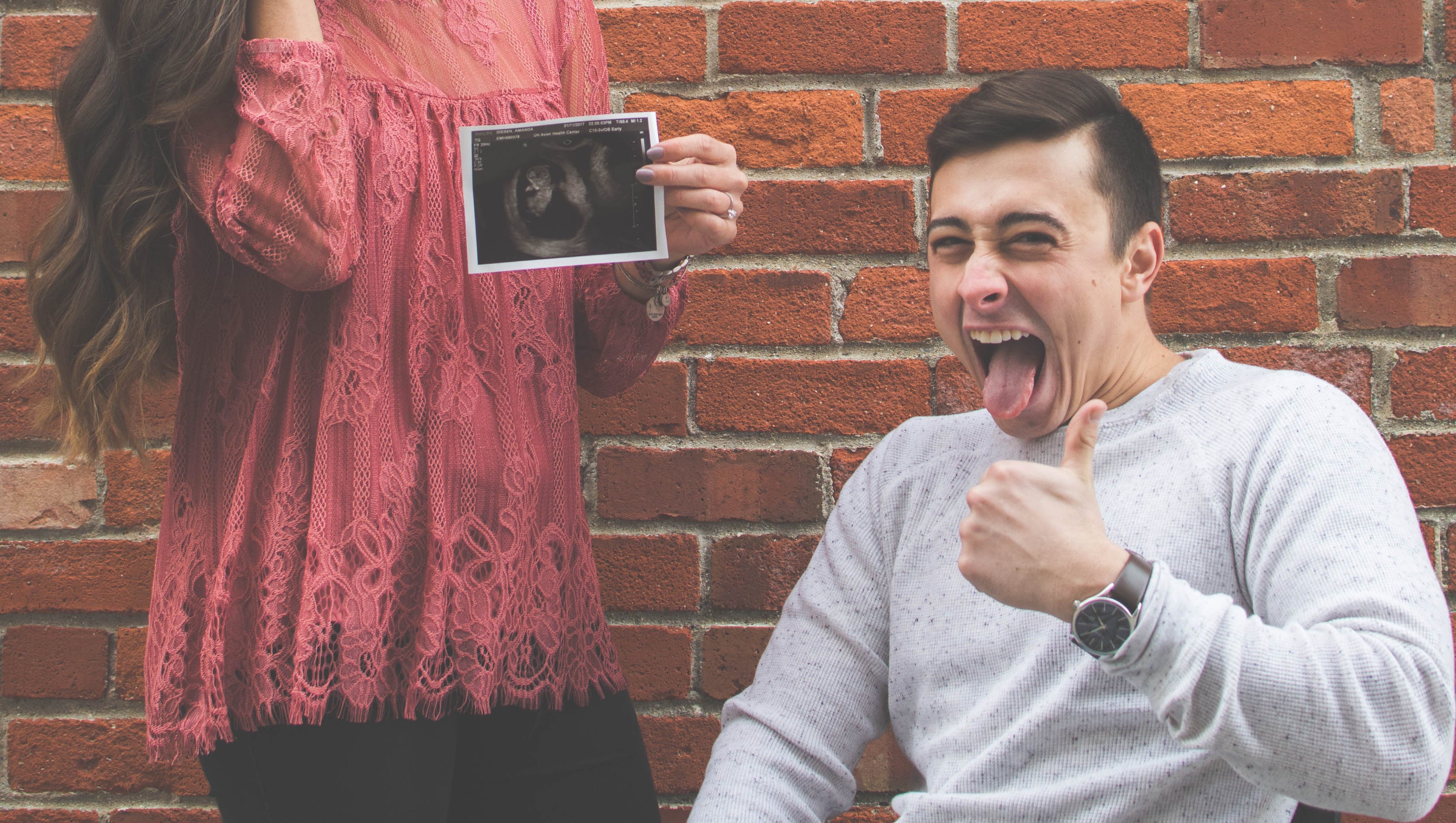 Ohio couple announces pregnancy with the funniest photo