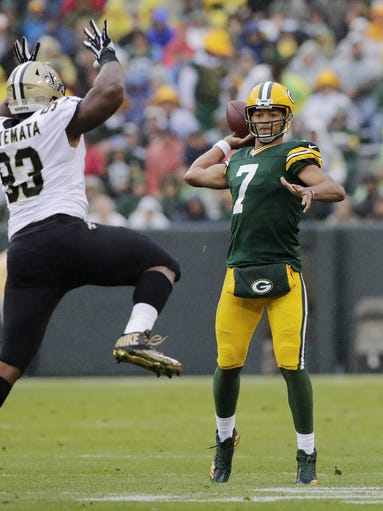 Green Bay Packers quarterback Brett Hundley (7) throws