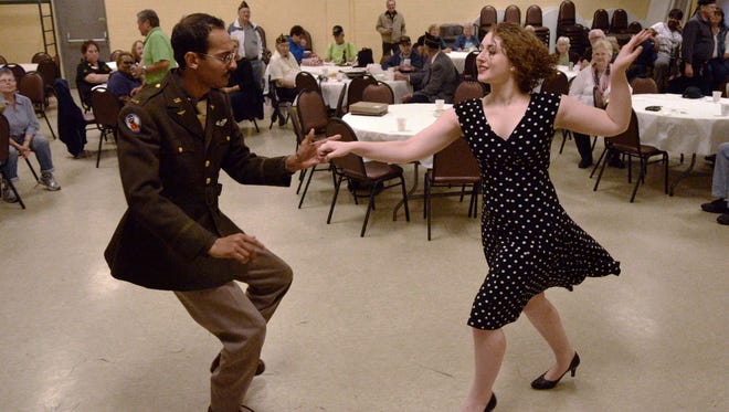 Χορέψτε όλη τη νύχτα στο USO Big Band Swing Dance, που λαμβάνει χώρα το βράδυ του Σαββάτου στο Moonlight Pavilion στο Coney Island.