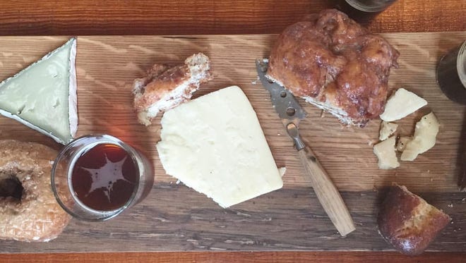 Cheese, beer and donut tasting from the Rhined cheese shop