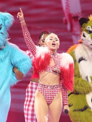 Miley's menagerie grows to embrace barnyard