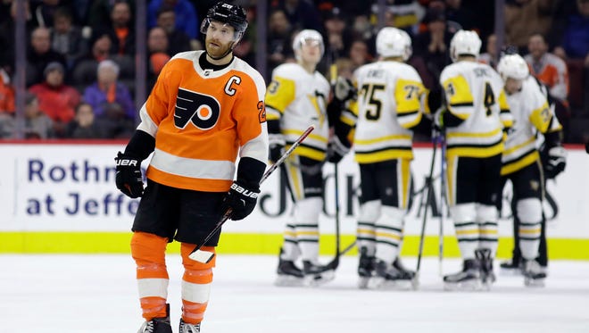 Claude Giroux and the Flyers dropped a big game Tuesday night after three minutes of the second period did them in.