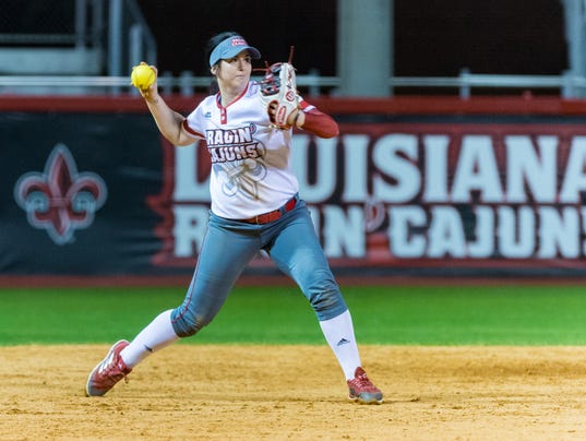 636537263210445912-Cajuns.Samford.softball.02.08-1406.jpg