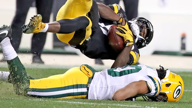 Green Bay Packers cornerback Kevin King (20) tackles Pittsburgh Steelers wide receiver Eli Rogers (17) at Heinz Field Sunday, November 26, 2017 in Pittsburgh, PA.