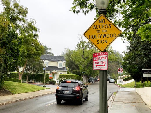 A sign en route to Lake Hollywood Park makes it look