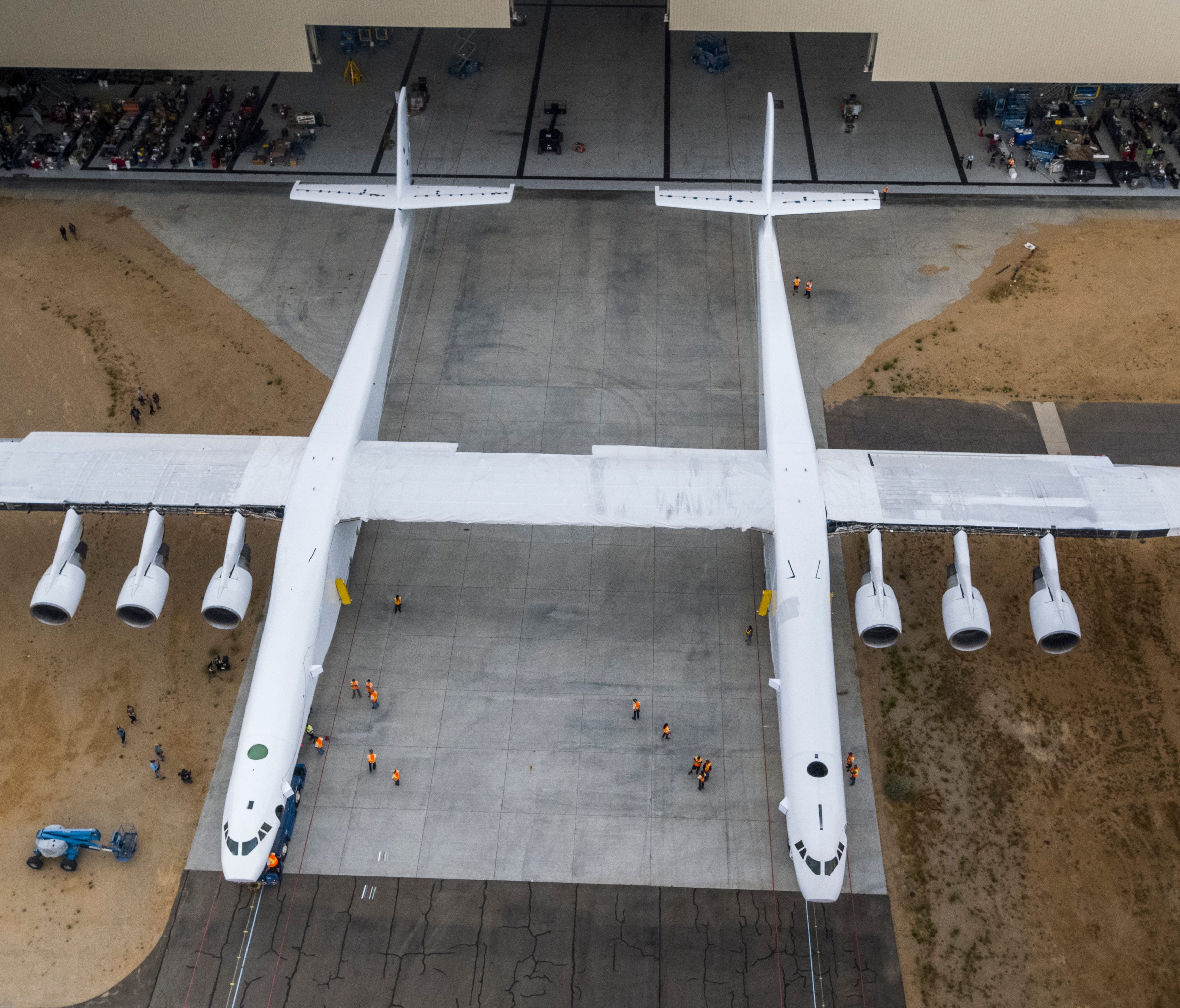 The Stratolaunch aircraft features two cockpits and six Boeing 747 engines. It's capable of carrying payloads up to 550,000 pounds.